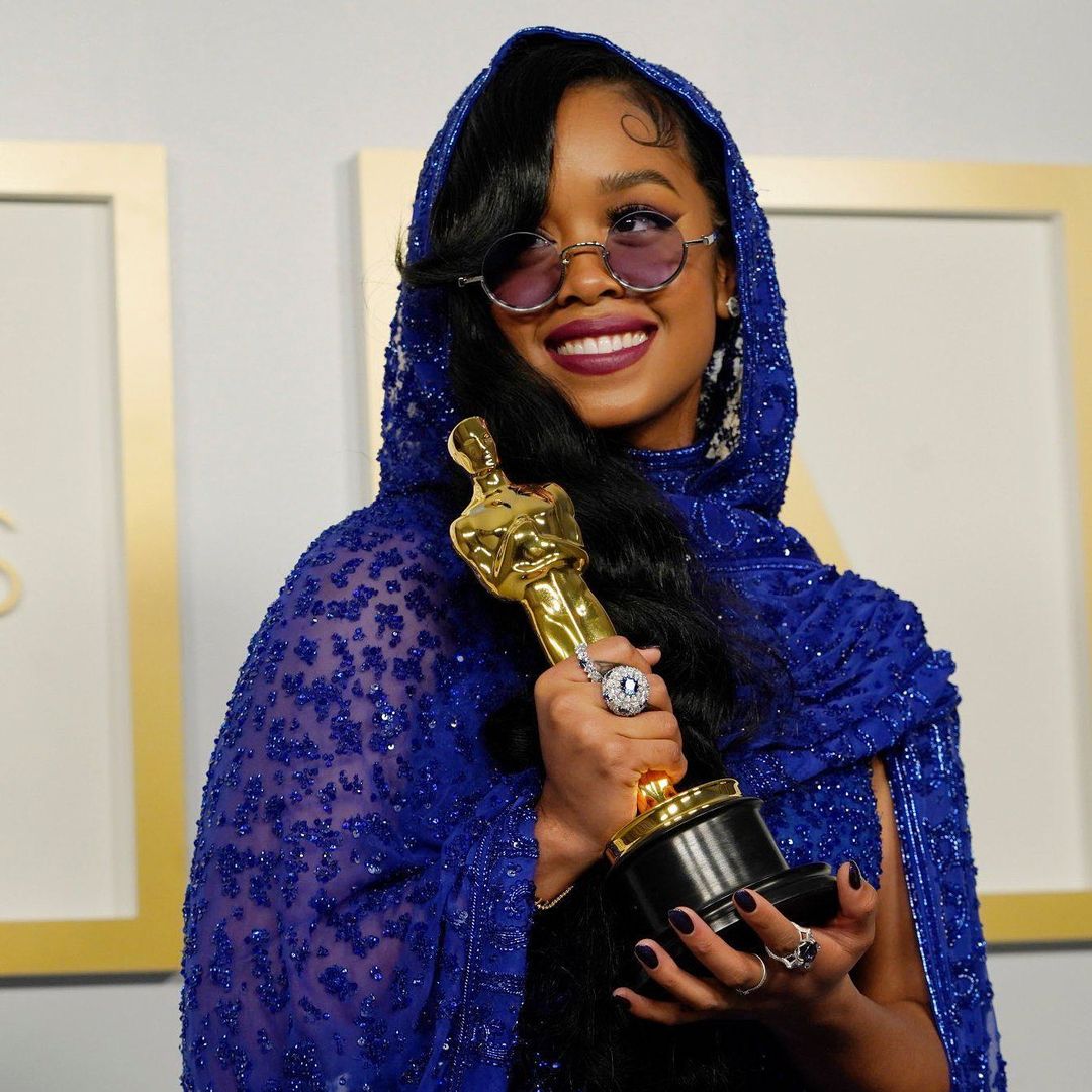 h.e.r. with oscar